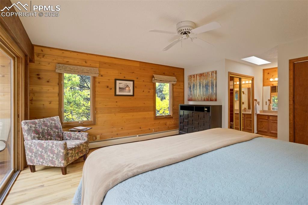 Image 17 of 49: Bedroom