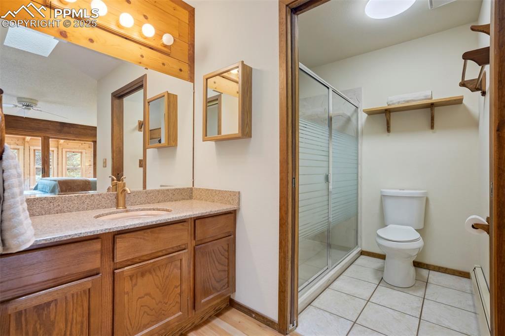Image 20 of 49: Bathroom