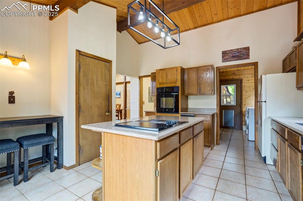 Image 25 of 49: Kitchen