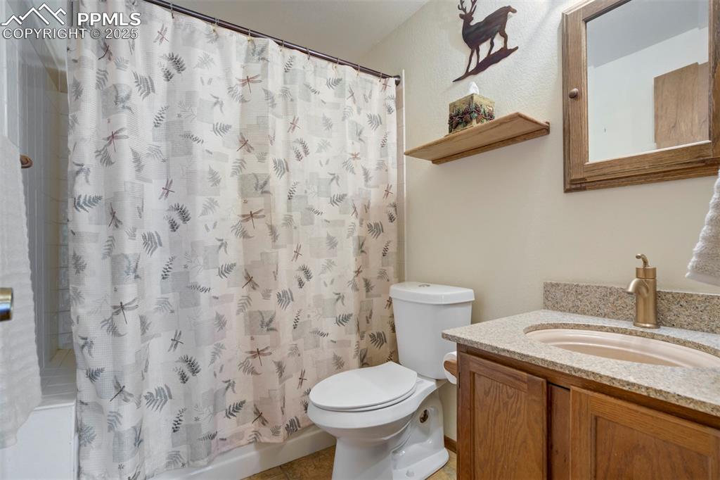 Image 35 of 49: Bathroom