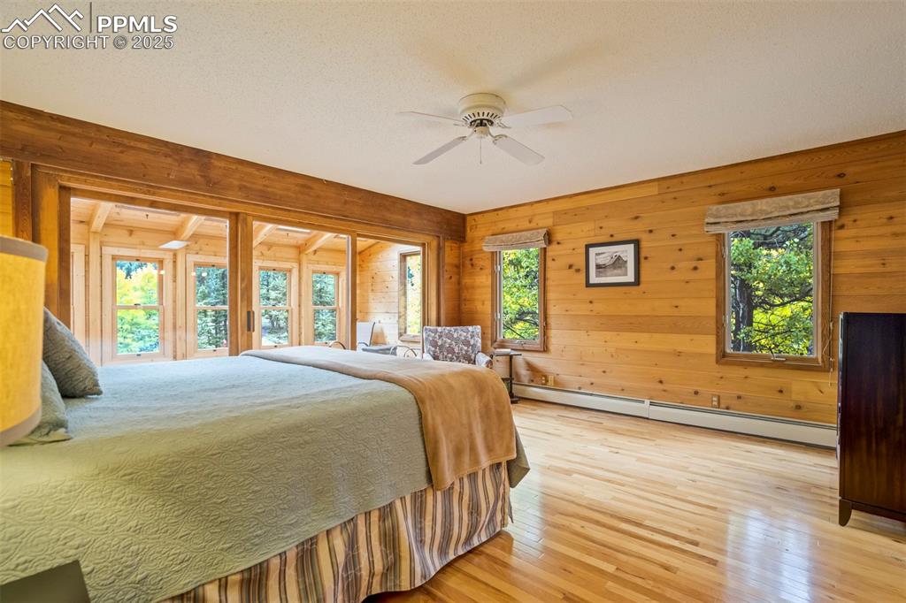 Image 4 of 49: Bedroom