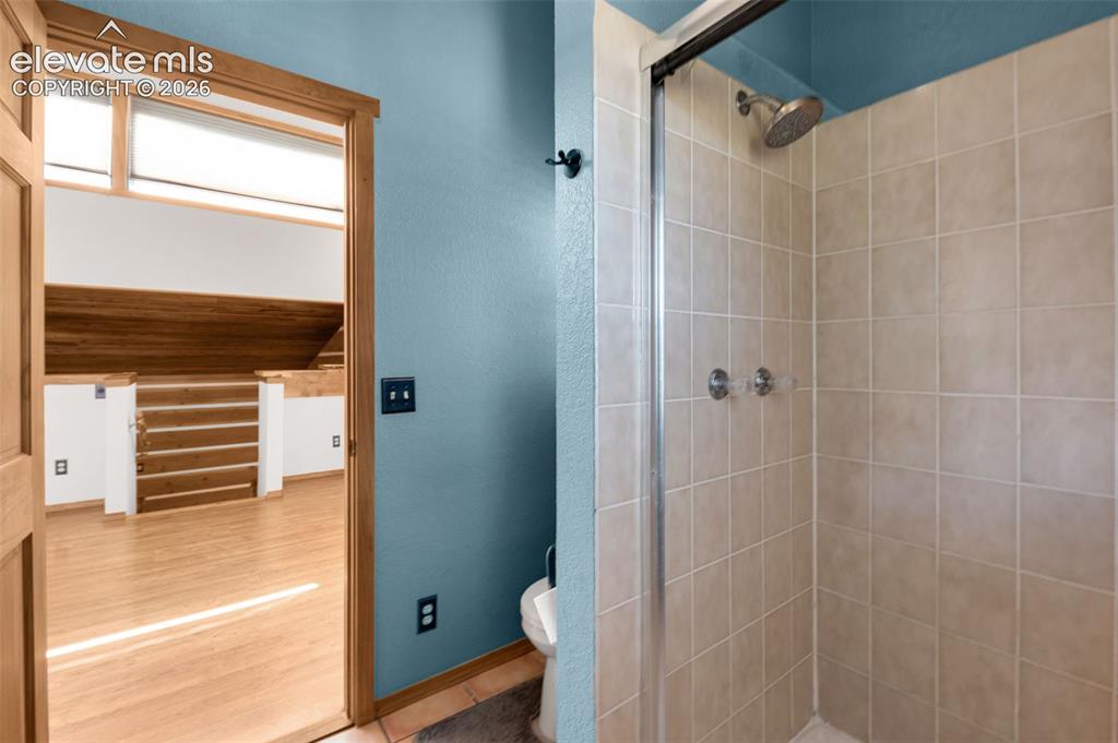 Image 17 of 40: Bathroom