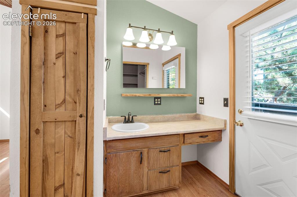Image 18 of 40: Bathroom