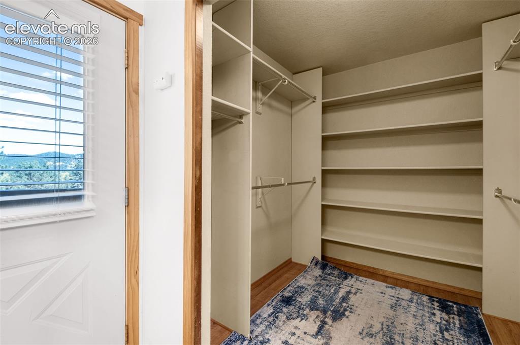 Image 19 of 40: Closet