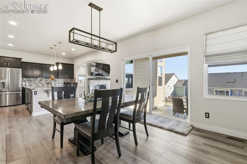 Image 13 of 46: Dining Area