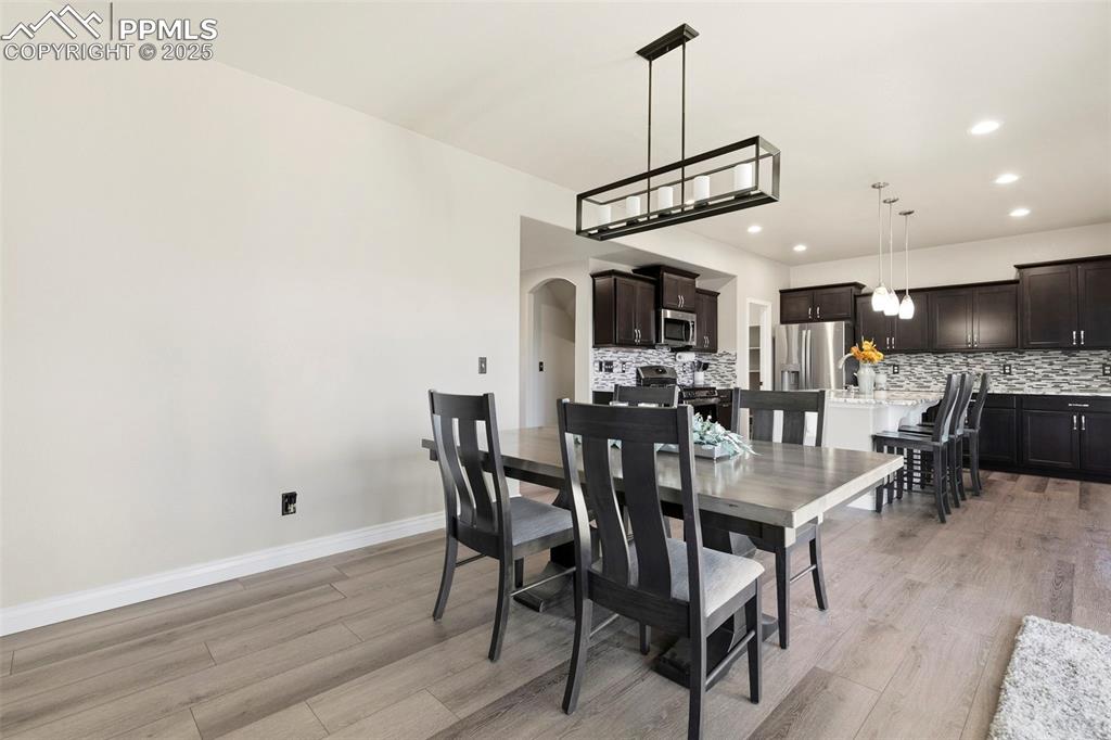 Image 14 of 46: Dining Area