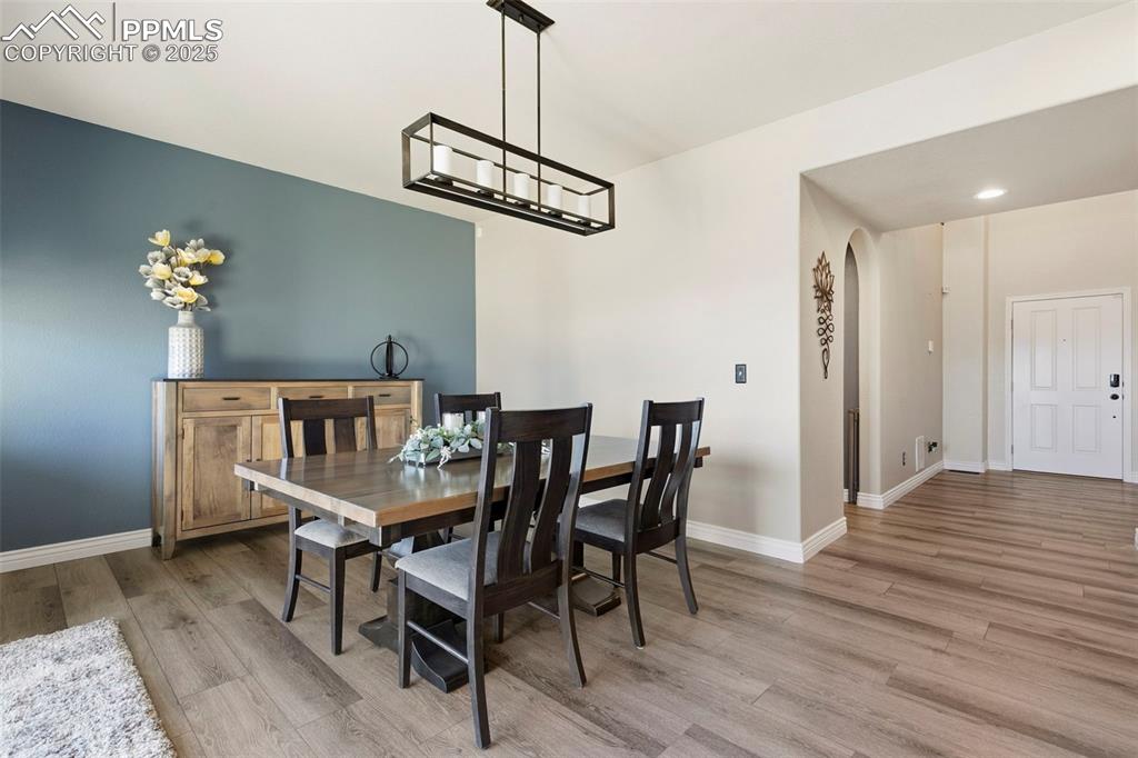 Image 15 of 46: Dining Area