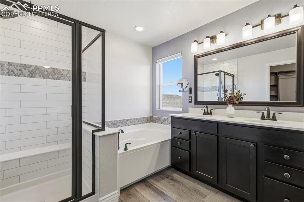 Image 22 of 46: Bathroom