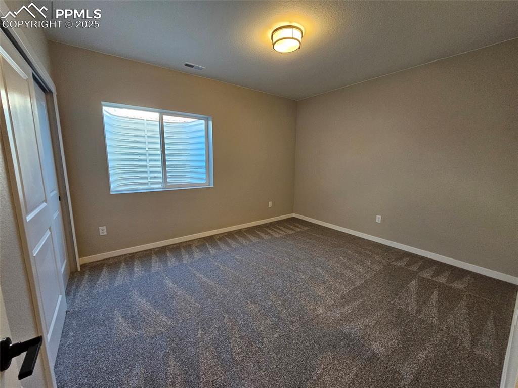 Image 15 of 17: Bedroom