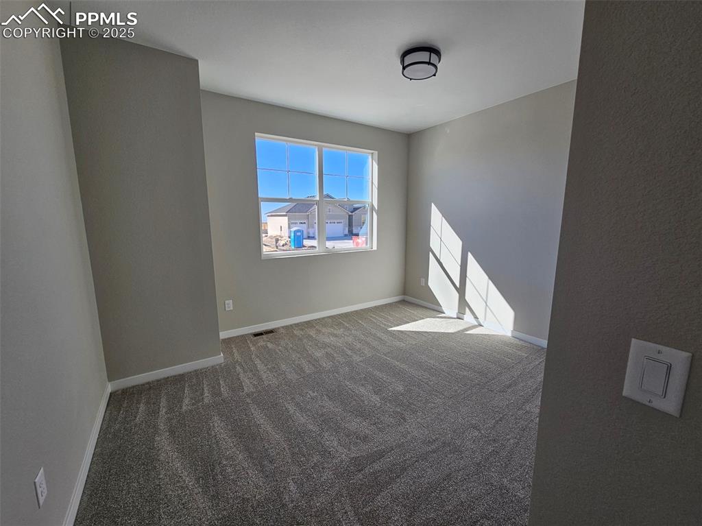 Image 7 of 17: Bedroom