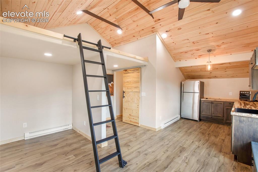 Image 7 of 45: Loft