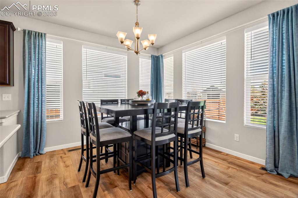 Image 13 of 40: Dining Area