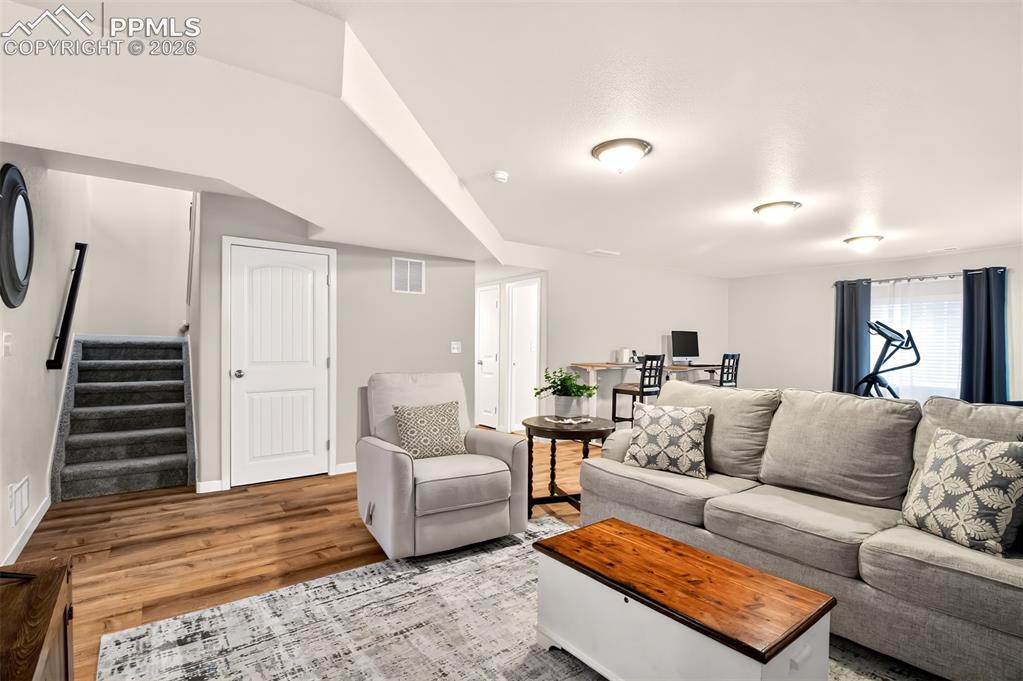 Image 31 of 40: Family Room