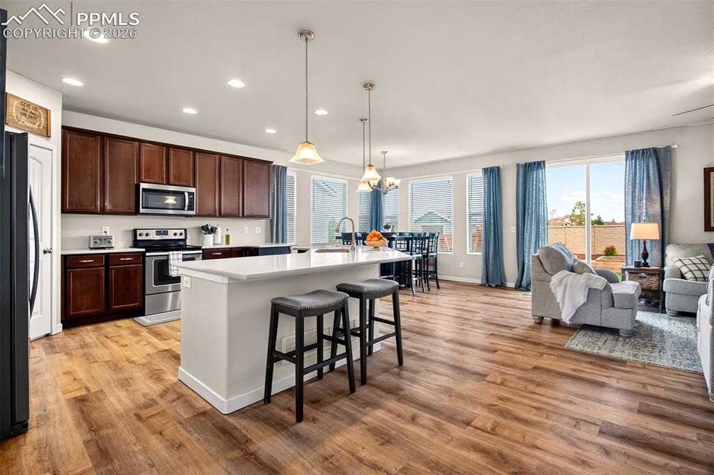 Image 9 of 40: Kitchen