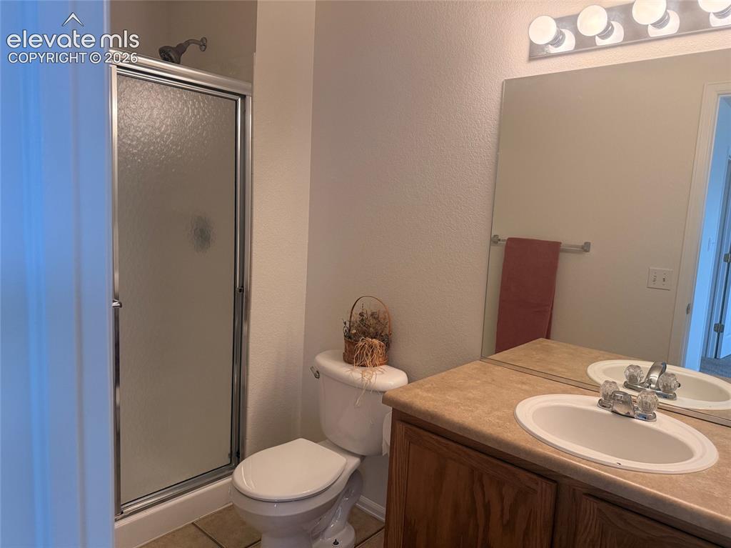 Image 19 of 37: Bathroom