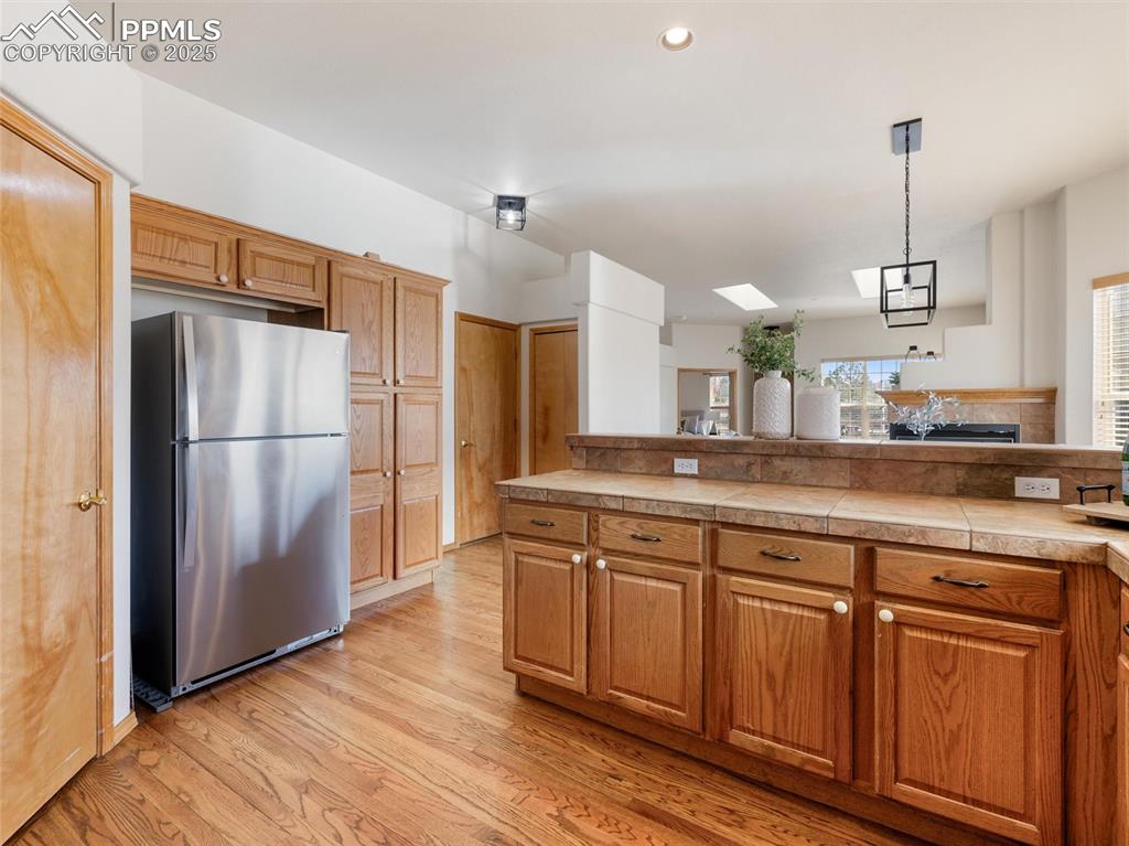 Image 11 of 30: Kitchen