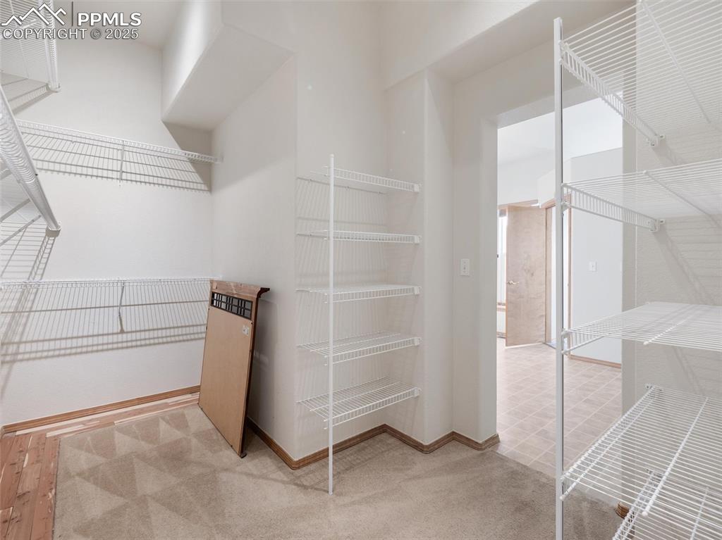 Image 18 of 30: Closet
