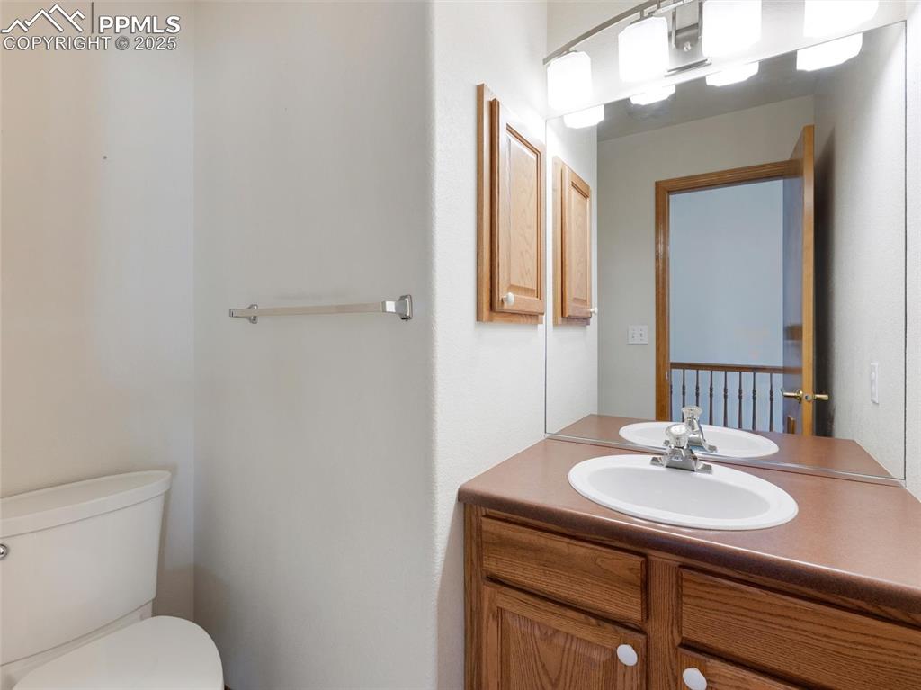 Image 19 of 30: Bathroom