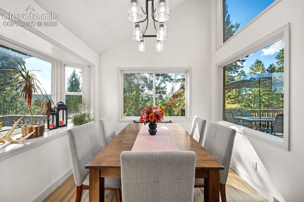 Image 11 of 36: Dining Area