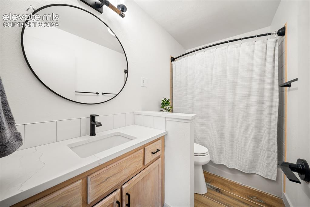 Image 15 of 36: Bathroom