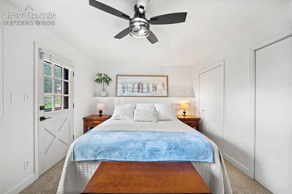 Image 16 of 36: Bedroom