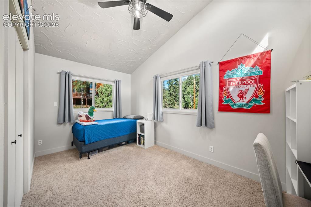 Image 19 of 36: Bedroom