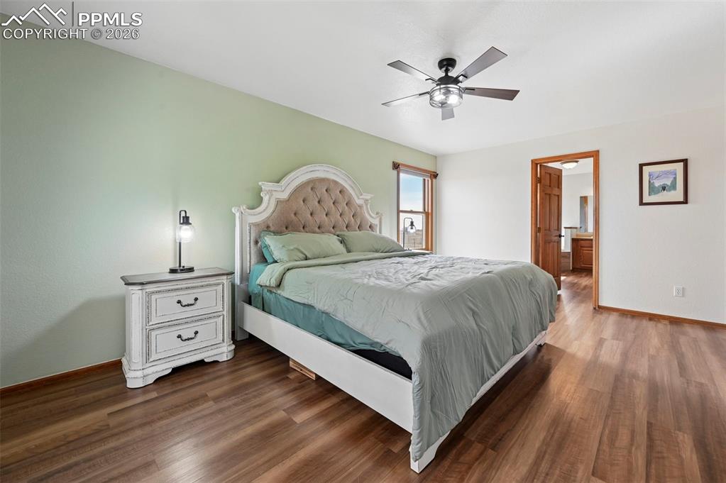 Image 14 of 49: 1/2 bath off of Laundry Room