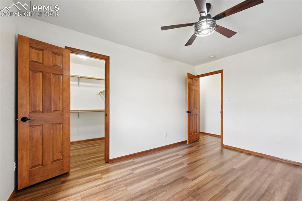 Image 27 of 49: Guest/Hall Full bathroom