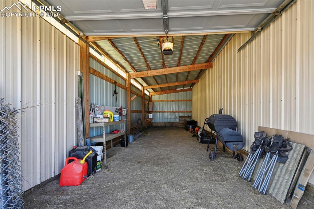 Image 36 of 49: Round Pen