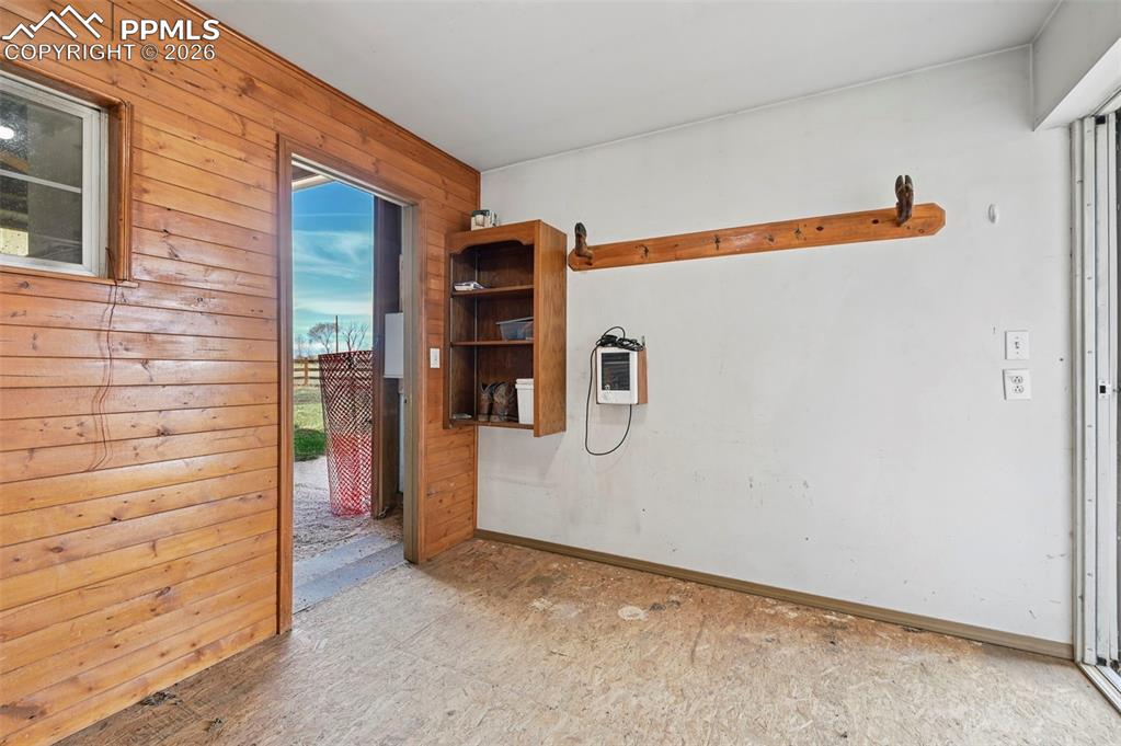 Image 38 of 49: Garage Side