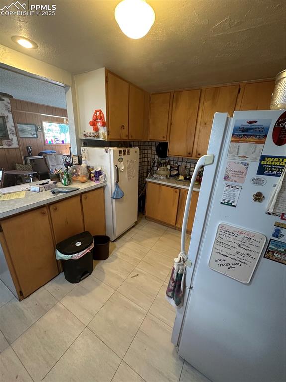Image 6 of 13: Kitchen
