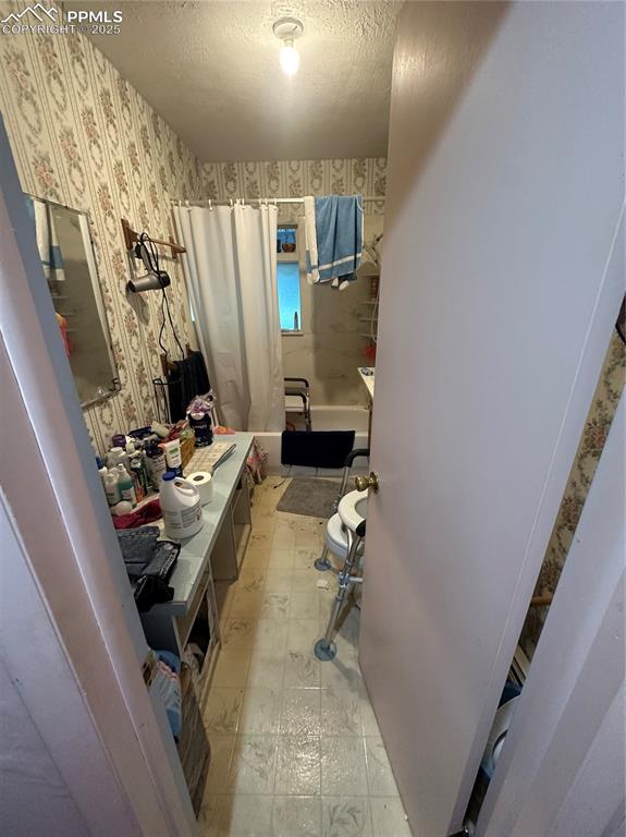 Image 7 of 13: Bathroom