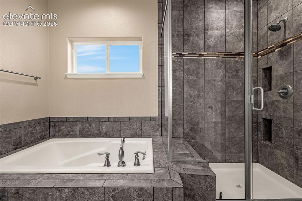 Image 17 of 48: Bathroom