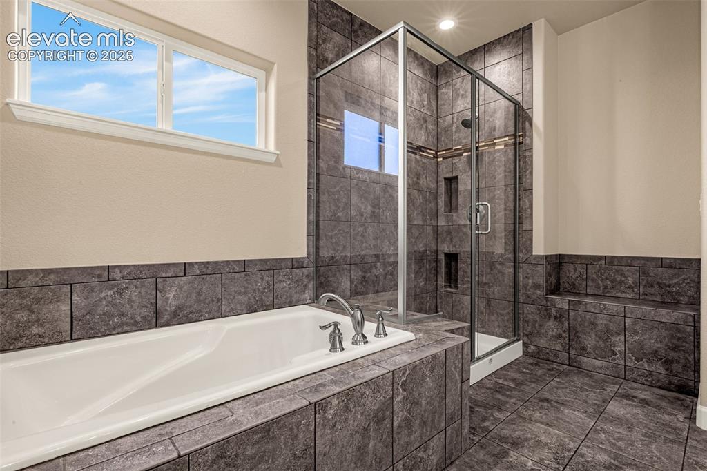 Image 18 of 48: Bathroom