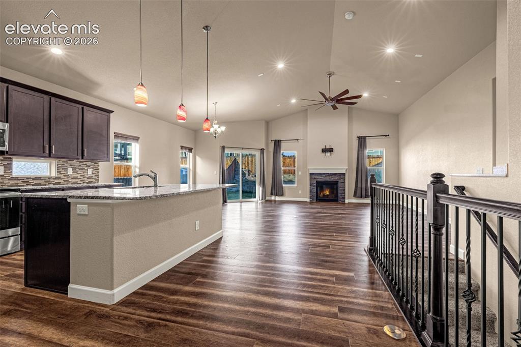 Image 2 of 48: Builders Floorplan Flyer