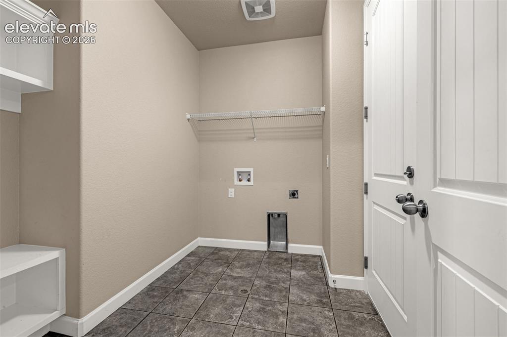 Image 22 of 48: Bathroom