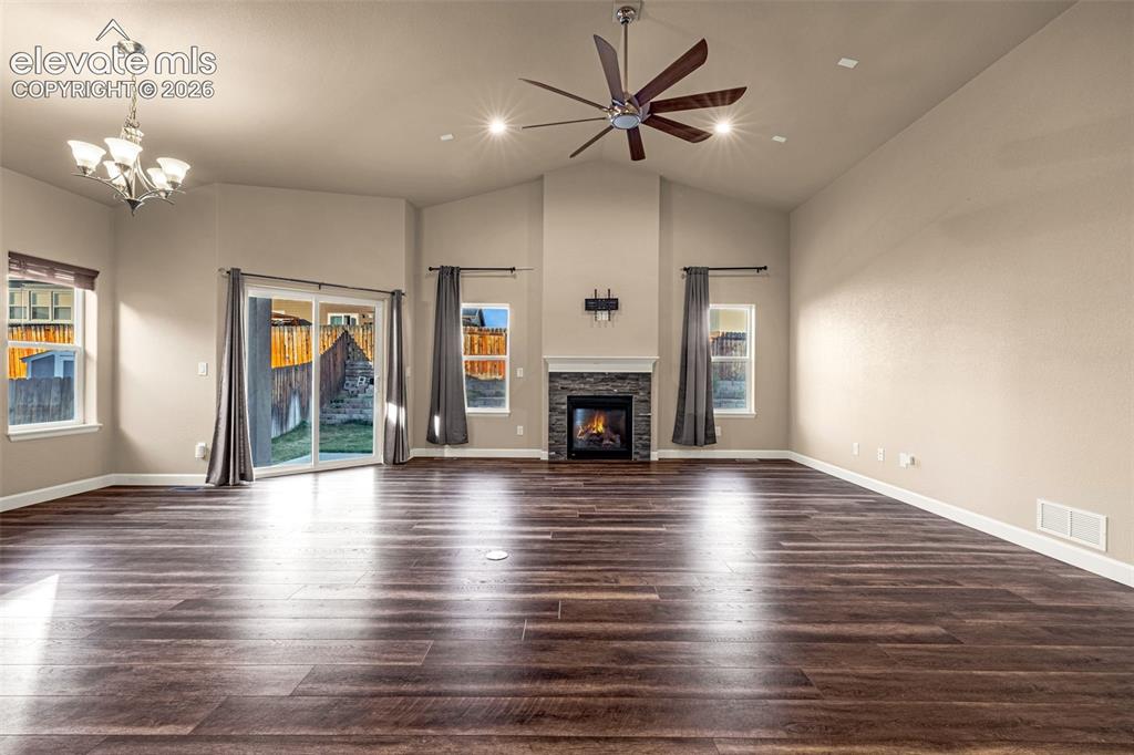 Image 9 of 48: Kitchen