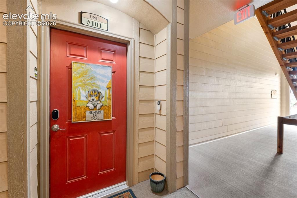 Image 9 of 33: Entry