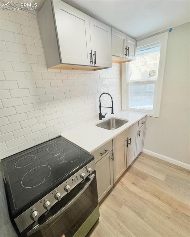 Image 2 of 7: Kitchen