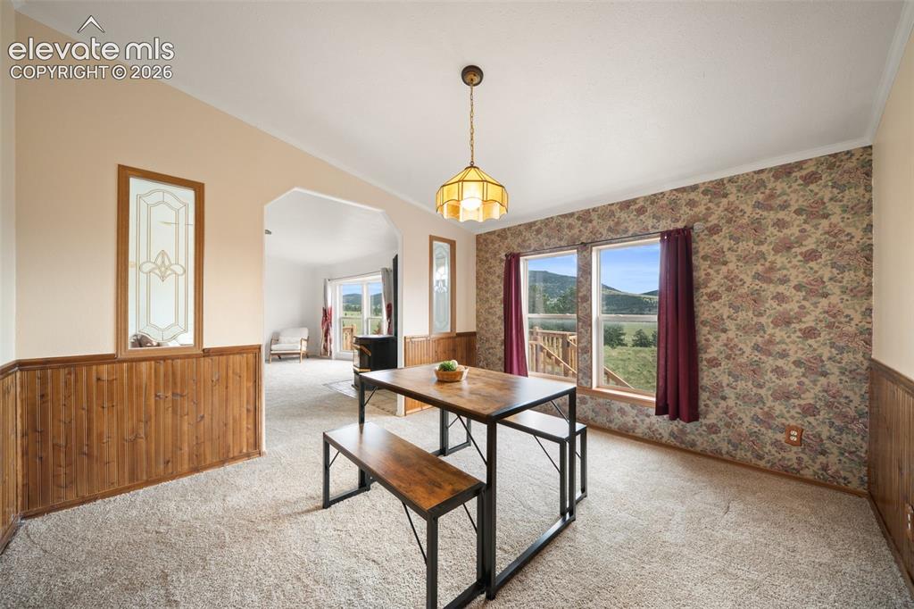 Image 10 of 40: Dining Area