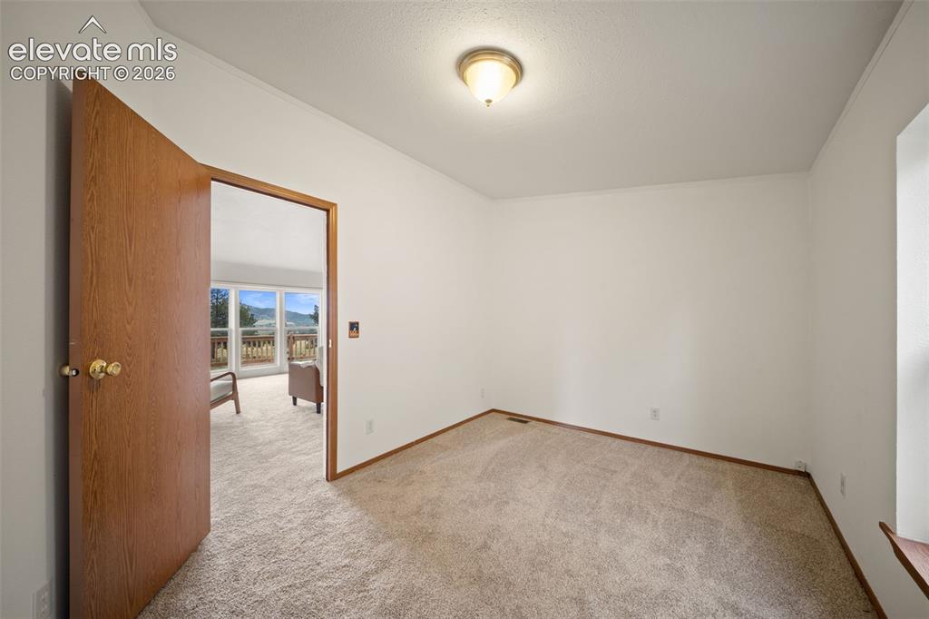 Image 17 of 40: Guest bedroom 1