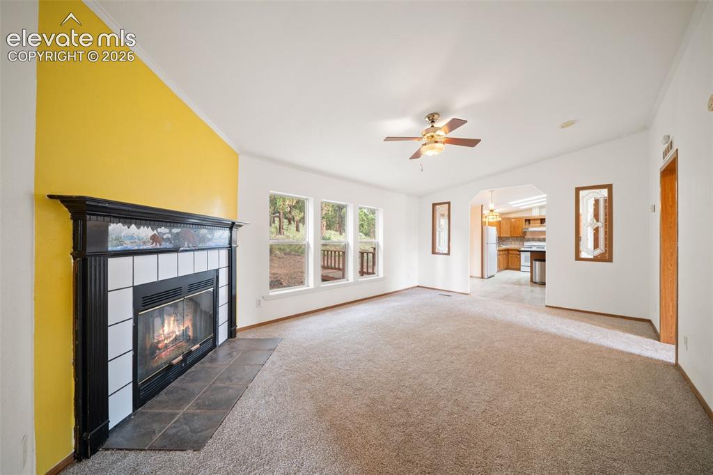 Image 18 of 40: Living Room