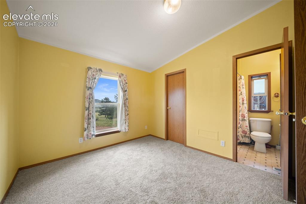 Image 19 of 40: Guest bedroom 2