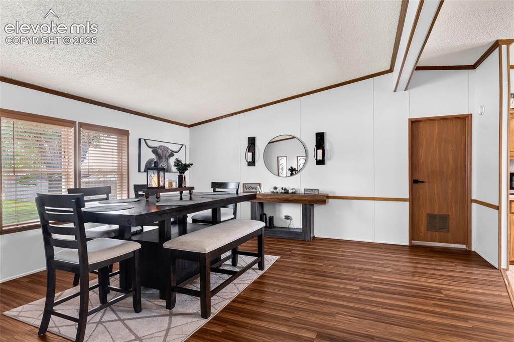 Image 5 of 27: Dining Area
