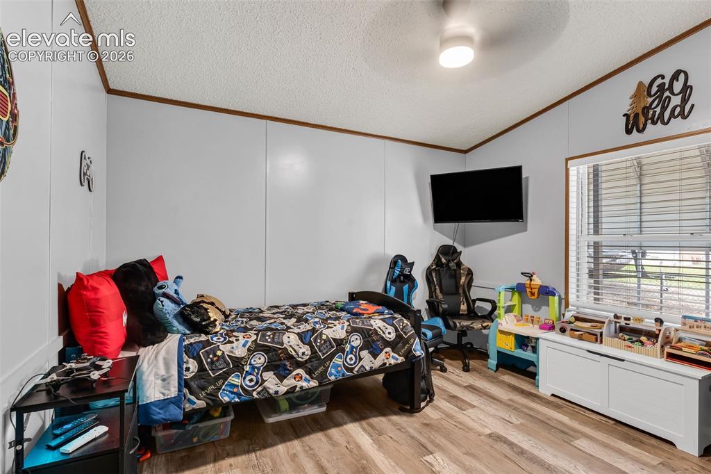 Image 8 of 27: Bedroom