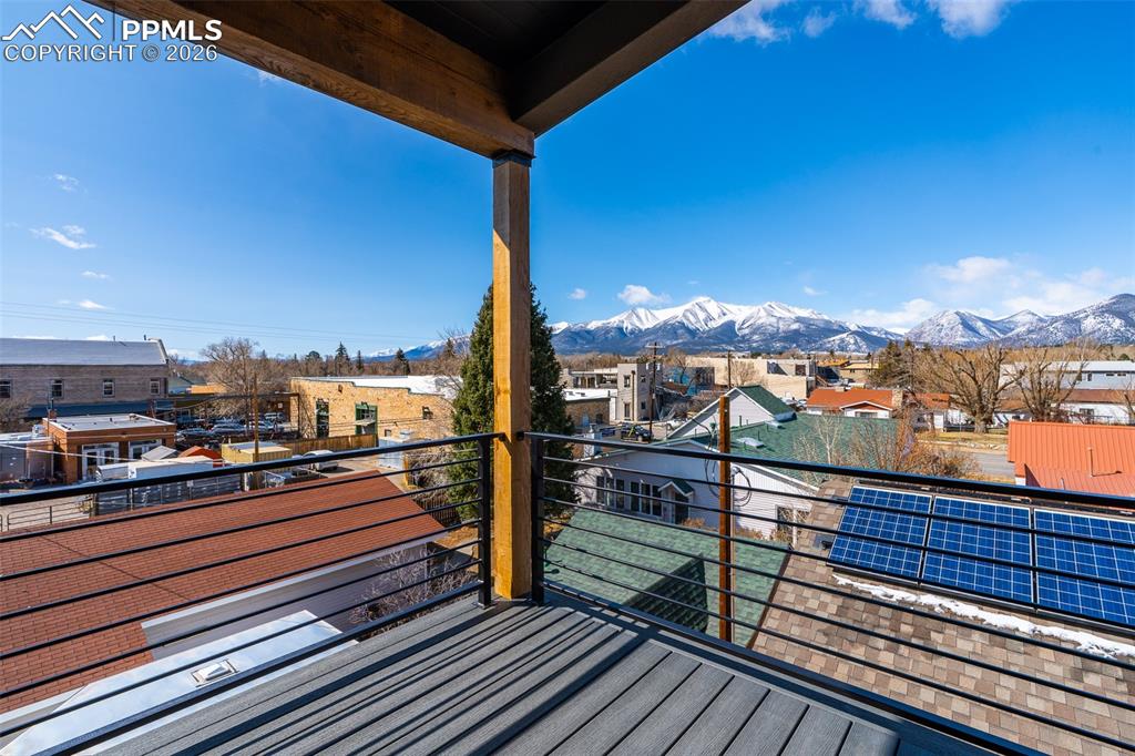 Image 21 of 50: Balcony