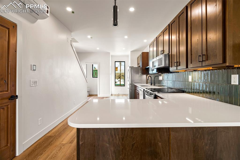 Image 29 of 50: Kitchen