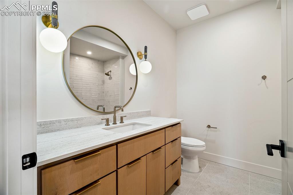 Image 40 of 50: Bathroom