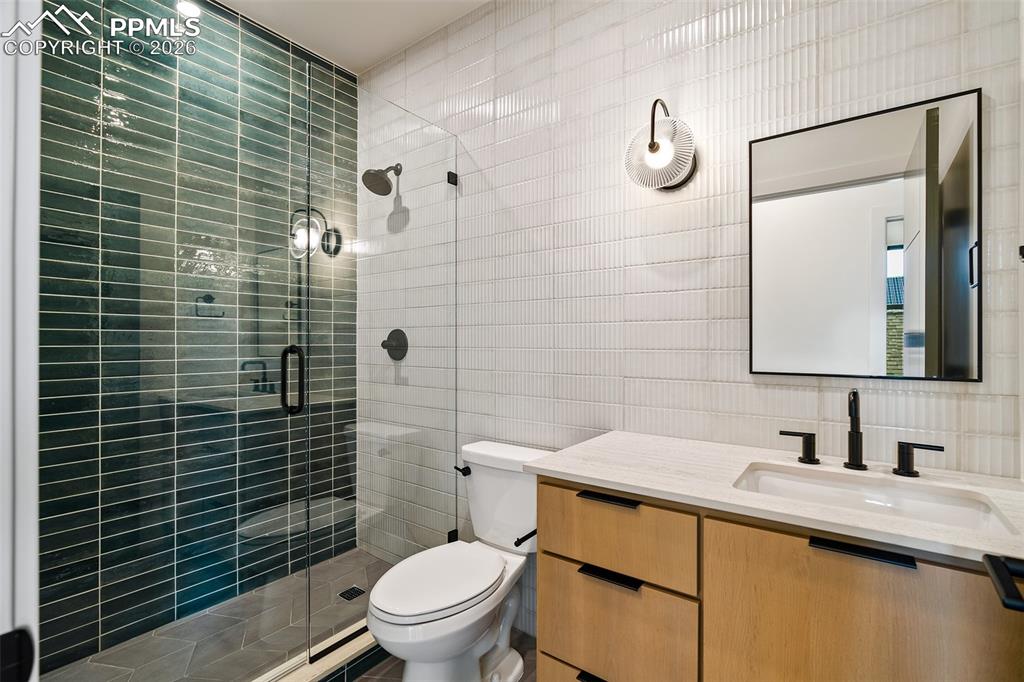 Image 9 of 50: Bathroom