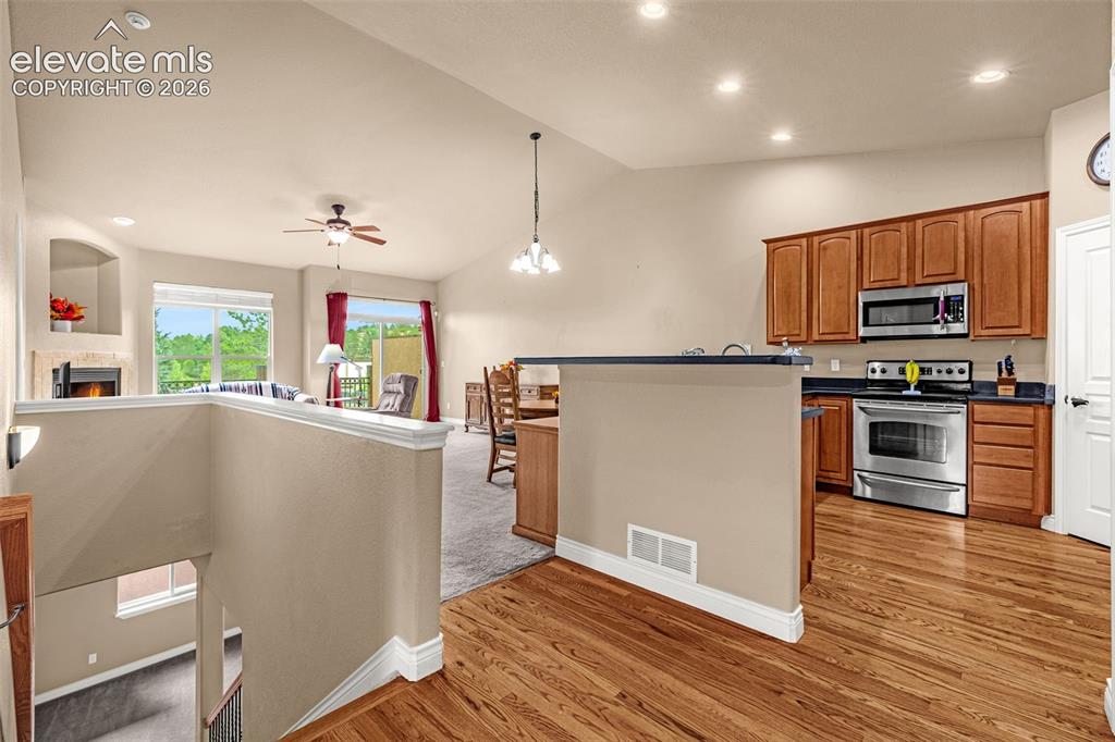 Image 15 of 48: Kitchen